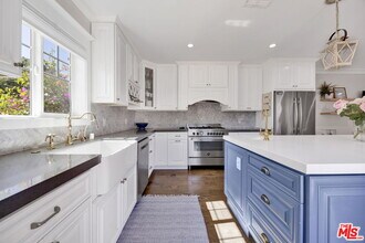 4621 Allott Ave in Los Angeles, CA - Building Photo - Building Photo