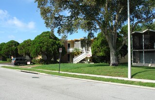 616 S Betty Ln in Clearwater, FL - Building Photo