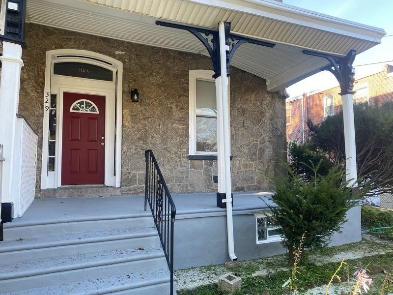 329 E Walnut Ln in Philadelphia, PA - Foto de edificio