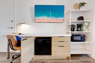 2602 E Hallandale Beach Blvd in Hallandale Beach, FL - Foto de edificio - Building Photo