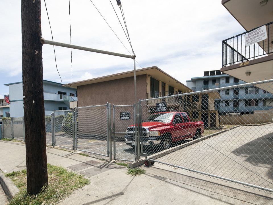 94-120 Pupukahi St in Waipahu, HI - Foto de edificio