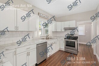 735 Davis Ave NW in Grand Rapids, MI - Building Photo - Building Photo