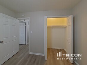 5S370 Radcliff Rd in Naperville, IL - Building Photo - Building Photo