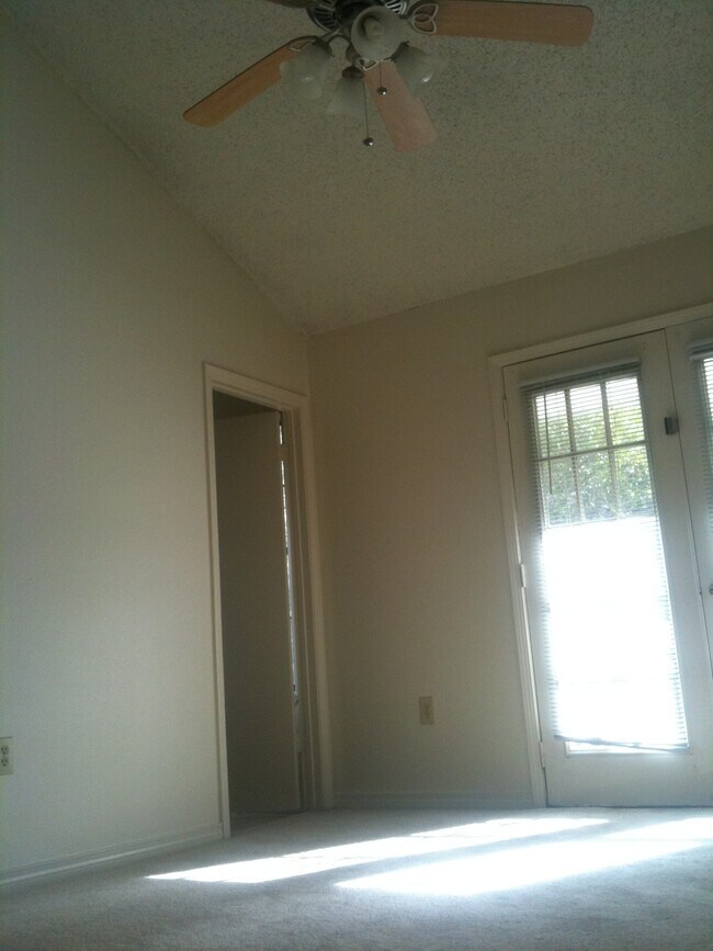 3325 O'Neal Ln, Unit #D in Baton Rouge, LA - Foto de edificio - Building Photo