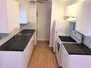 2236 Jackson St, Unit 8 in Hollywood, FL - Foto de edificio - Building Photo