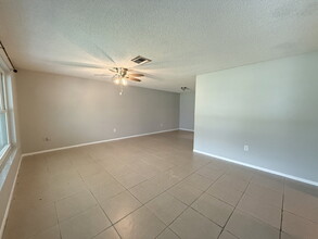 3451 Seven Springs Blvd in New Port Richey, FL - Building Photo - Building Photo