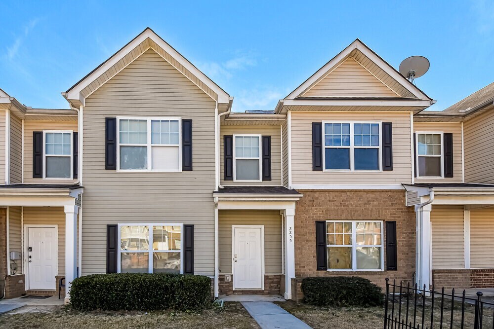 2255 Bigwood Trail in Atlanta, GA - Building Photo