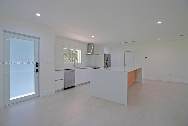 9301 SW 178th St in Palmetto Bay, FL - Foto de edificio - Building Photo