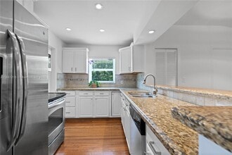 6043 SW 34th St in Miami, FL - Building Photo - Building Photo