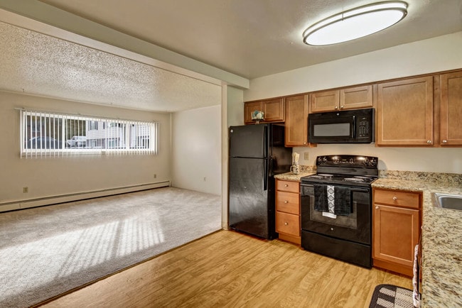 Montclair in Anchorage, AK - Building Photo - Building Photo
