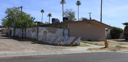 Willetta Eight Apartments in Phoenix, AZ - Building Photo - Building Photo