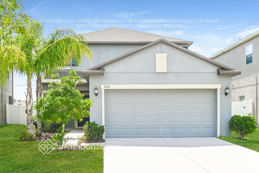 1826 Hawks View Dr in Ruskin, FL - Building Photo
