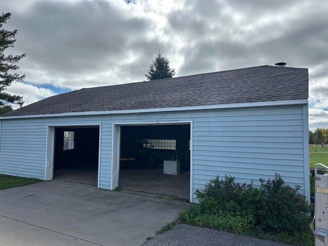 4746 Co Rd D in Vesper, WI - Foto de edificio - Building Photo
