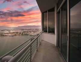 335 S Biscayne Blvd, Unit UPH08 in Miami, FL - Building Photo