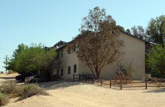 Heritage Desert Villa in Apple Valley, CA - Foto de edificio - Building Photo