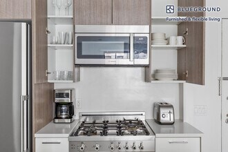 311 W 50th St in New York, NY - Building Photo - Building Photo