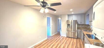 125 Oakview Dr SE in Leesburg, VA - Building Photo - Building Photo
