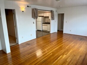 2103 11th Ave W in Seattle, WA - Building Photo - Building Photo