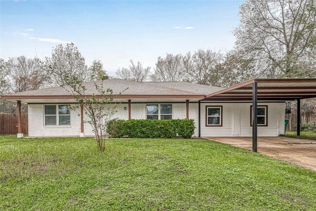 2307 N Thompson St in Conroe, TX - Building Photo - Building Photo