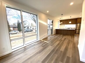 7728-7105 105 Ave NW in Edmonton, AB - Building Photo - Building Photo