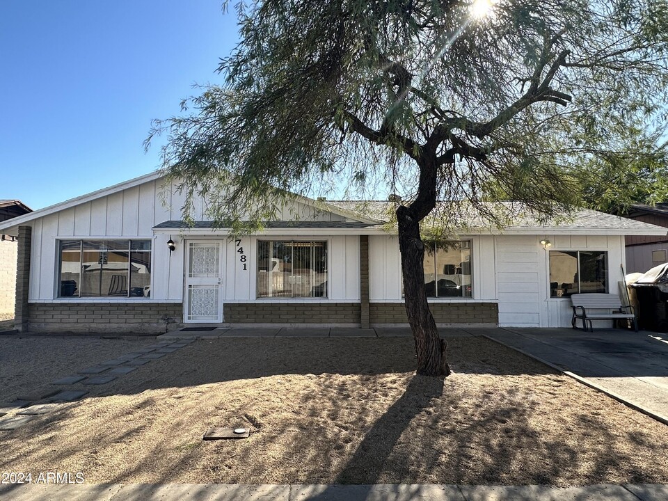 7481 W Yucca St in Peoria, AZ - Building Photo