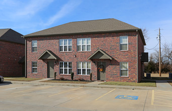 Airport Landings and The Docks Apartments in Joplin, MO - Building Photo - Building Photo