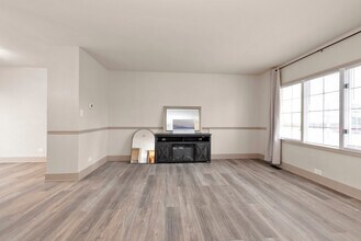 836 Lily Cache Ln in Bolingbrook, IL - Building Photo - Building Photo