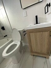 1515 E 20th St, Unit 1 in Long Beach, CA - Foto de edificio - Building Photo