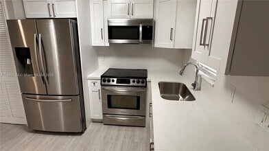216 NW 12th St in Pompano Beach, FL - Building Photo - Building Photo