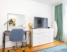 328 E 74th St, Unit SI ID1032016P in New York, NY - Building Photo - Building Photo