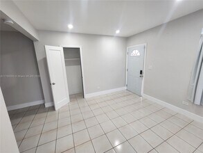 511 NW 34th Ave in Miami, FL - Building Photo - Building Photo