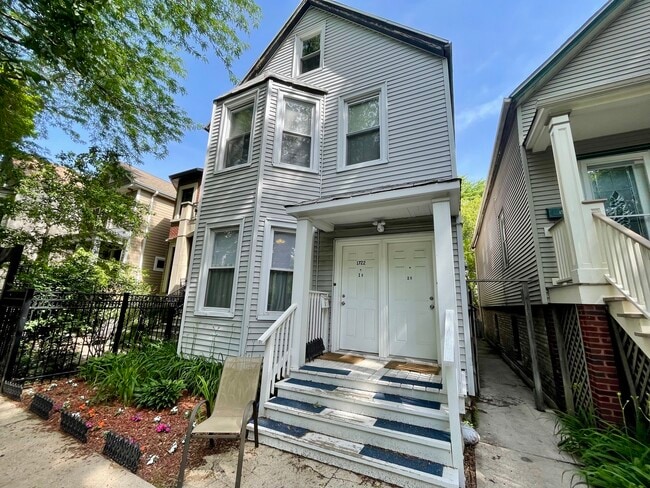 property at 1722 W Nelson St