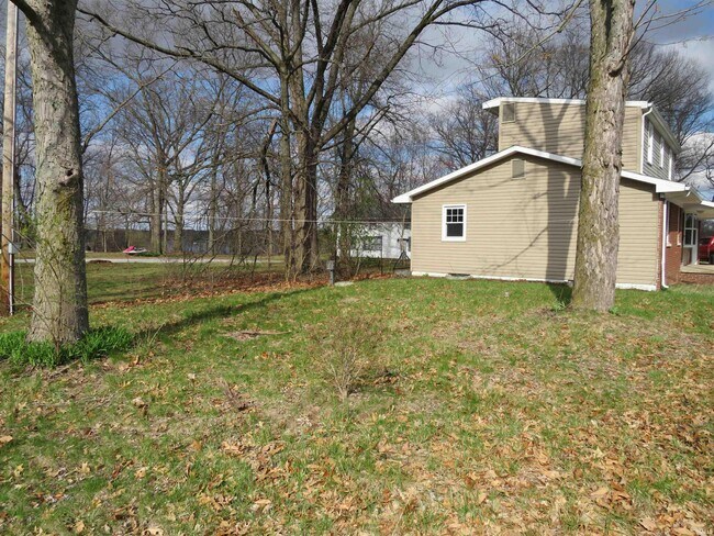 2607 S Airport Rd in Monticello, IN - Building Photo - Building Photo