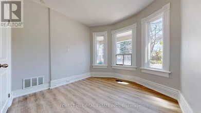 820 Ossington Ave in Toronto, ON - Building Photo - Building Photo