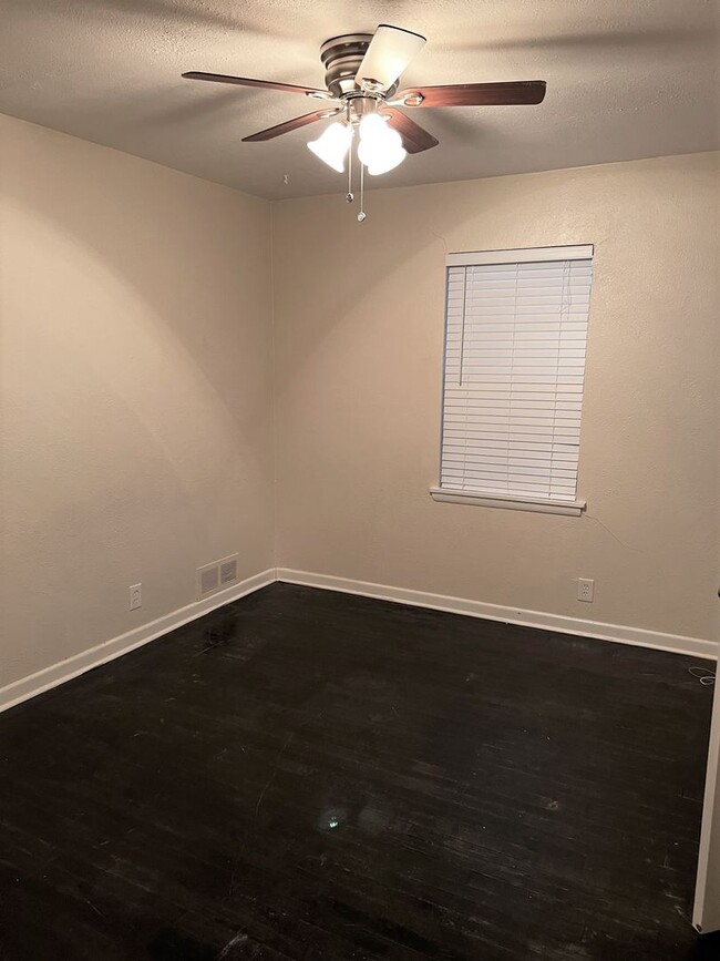 1228 Harrison Ln in Hurst, TX - Building Photo - Building Photo