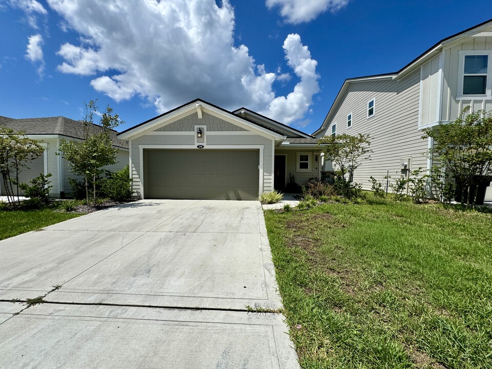 258 Meadow Creek Dr in Jacksonville, FL - Building Photo