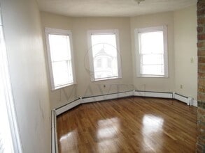 66 Morton Ave, Unit 3 in Medford, MA - Building Photo - Building Photo