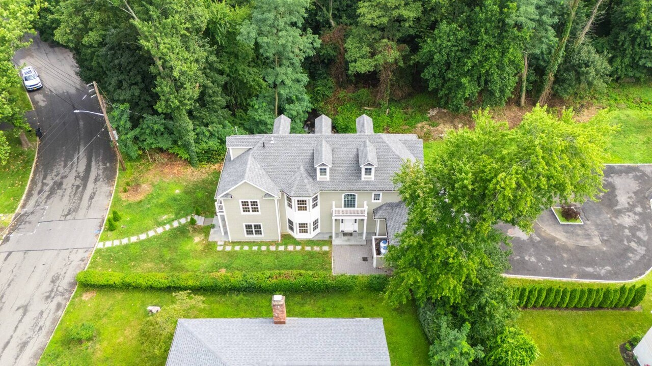 1 Kewanee Rd in New Rochelle, NY - Foto de edificio