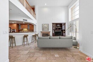 5831 Seawalk Dr in Los Angeles, CA - Building Photo - Building Photo