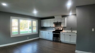 260 N Slusser St in Grayslake, IL - Building Photo - Building Photo