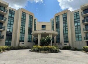 11790 SW 18th St, Unit 15 in Miami, FL - Building Photo - Building Photo