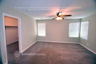 1404 S Ponderosa Dr in Gilbert, AZ - Foto de edificio - Building Photo