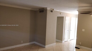 2750 Pierce St, Unit 3 in Hollywood, FL - Building Photo - Building Photo