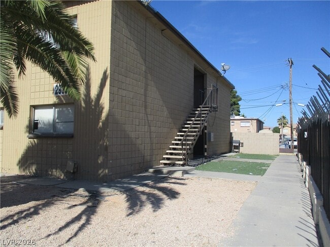 property at 2933 E Elm Ave