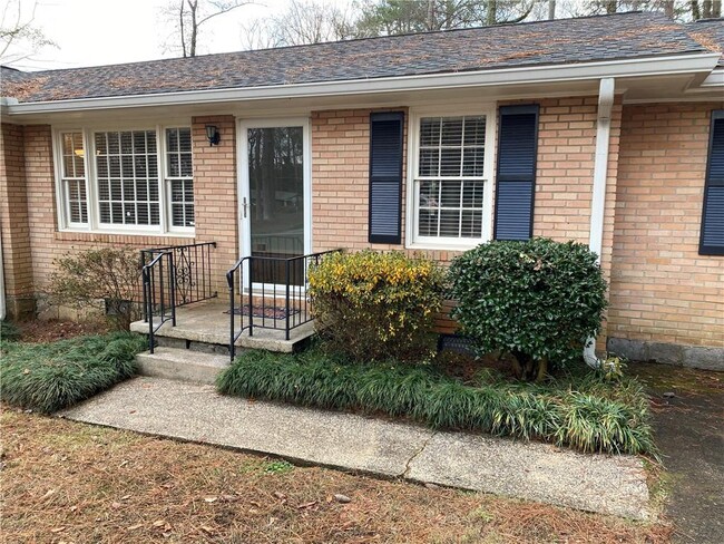 2667 Fox Hills Dr in Decatur, GA - Building Photo - Building Photo