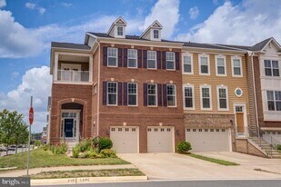 22283 Pinecroft Terrace in Ashburn, VA - Building Photo