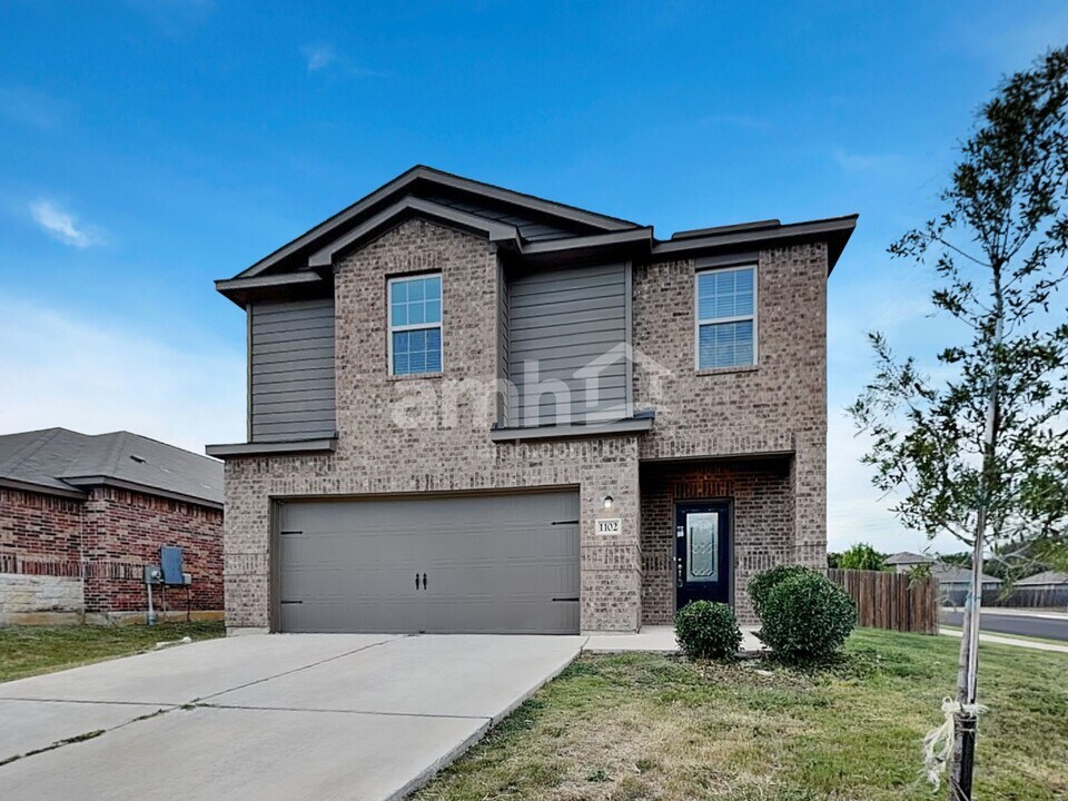 1102 Treeta Trail in Kyle, TX - Building Photo