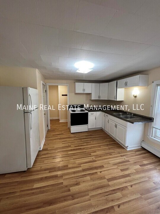 28 Autumn St in Bangor, ME - Building Photo