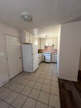 560 Gilbert Ave in Oakdale, CA - Building Photo - Building Photo