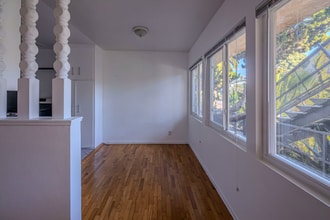 1025 Idaho Ave in Santa Monica, CA - Building Photo - Building Photo